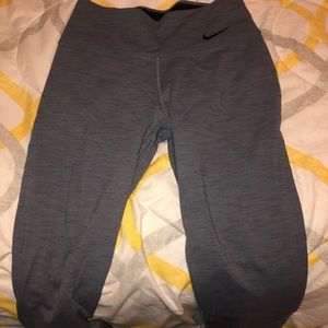 NIKE CROPPED LEGGINGS